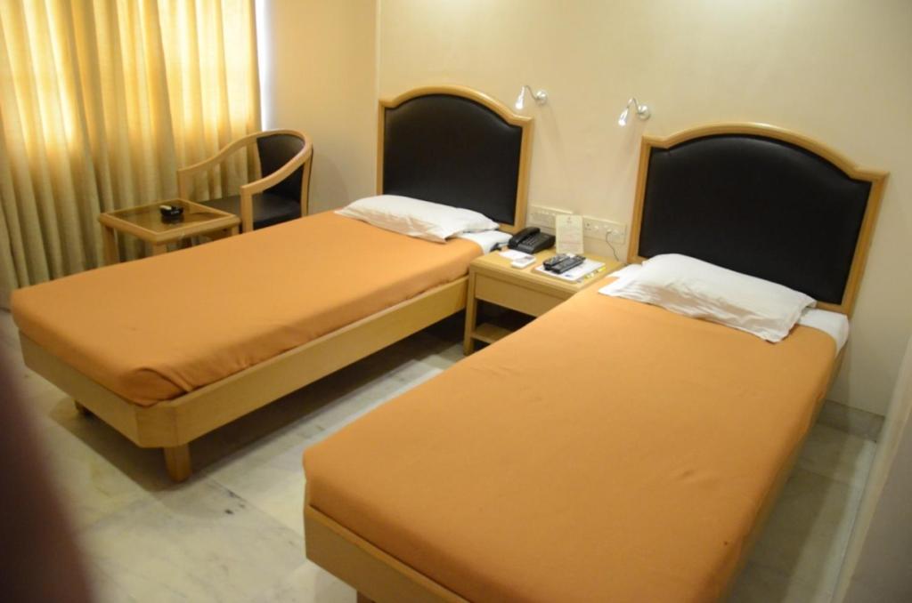 Hotel Yuvraj 18/35