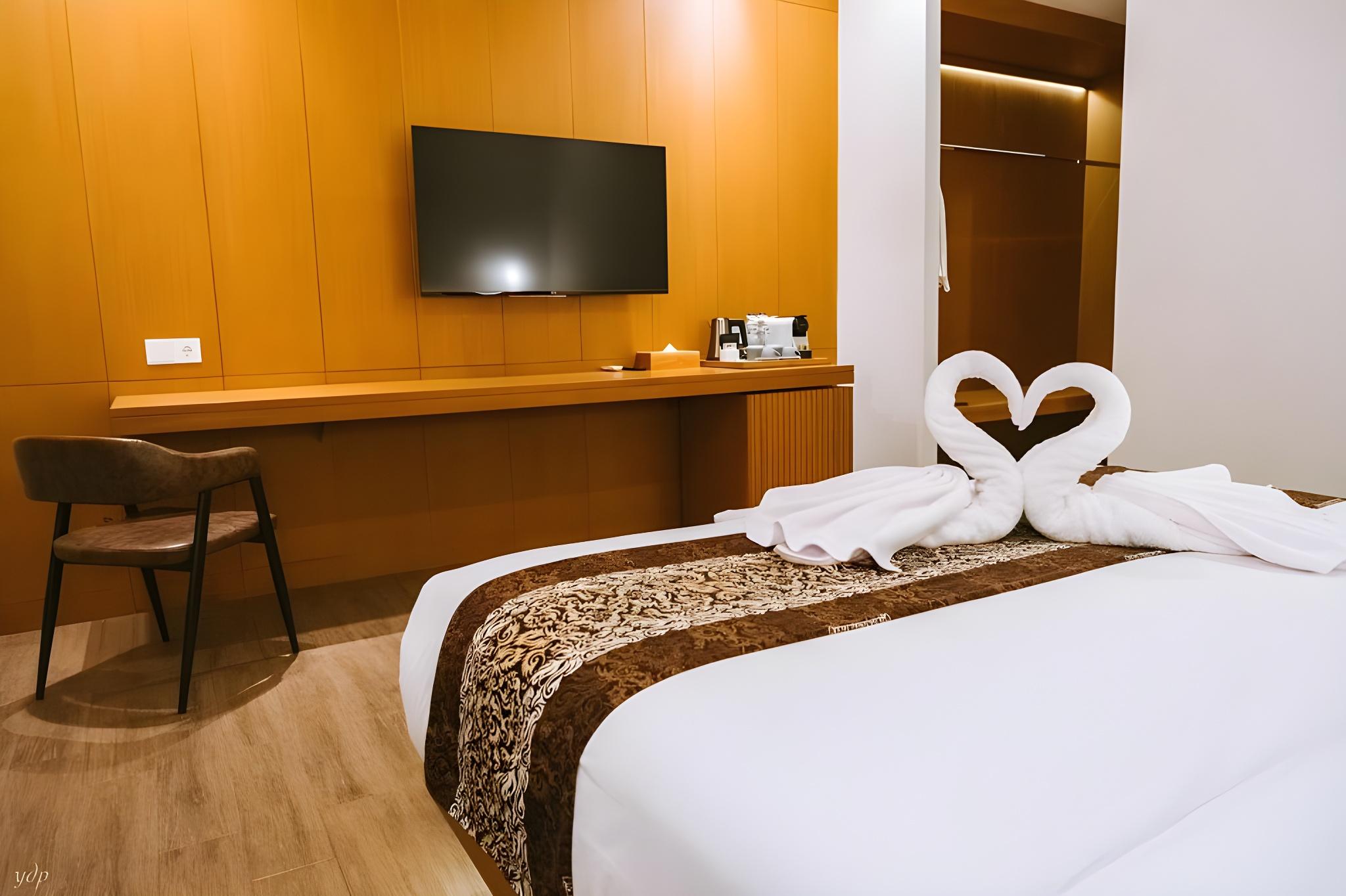 Plus, Supreme, Deluxe, Double Bed, Garden View