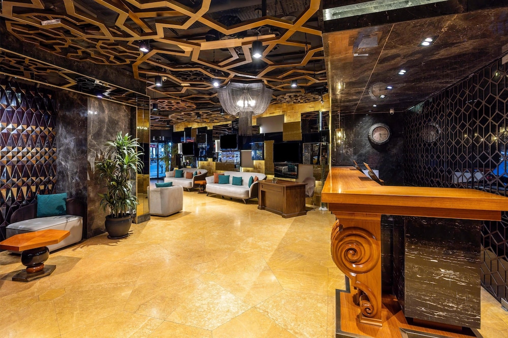 AHC Old City Hotel 12/70