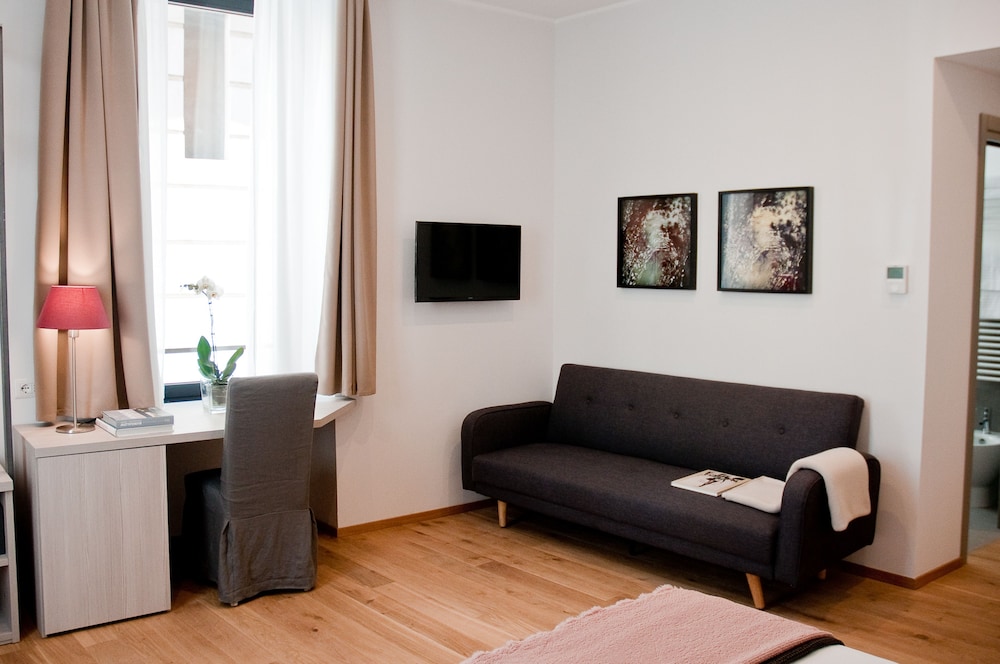 Giuturna Boutique Hotel 49/73