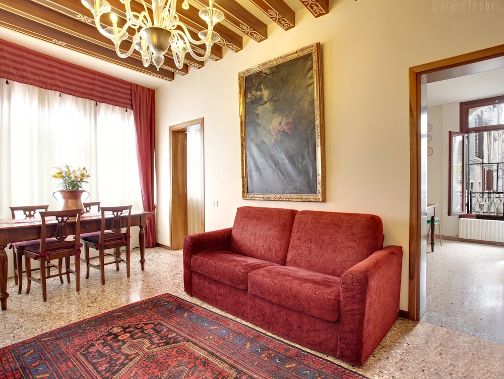 Palazzo Schiavoni 57/86