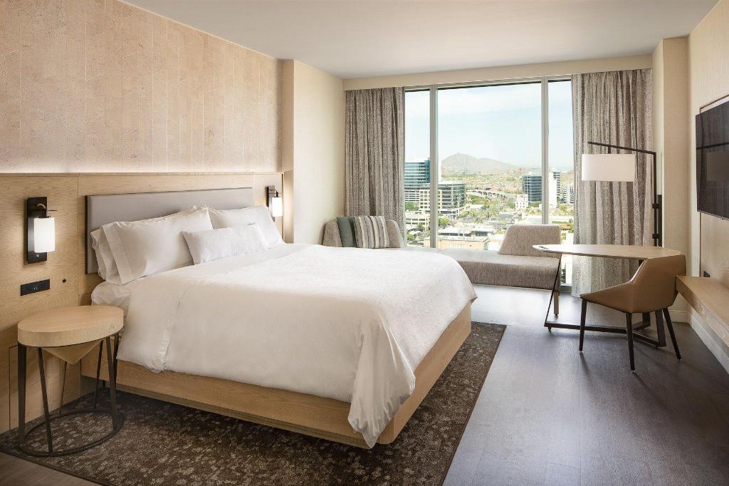 Penthouse Suite, Penthouse, King Bed, Mountain View, Sofa