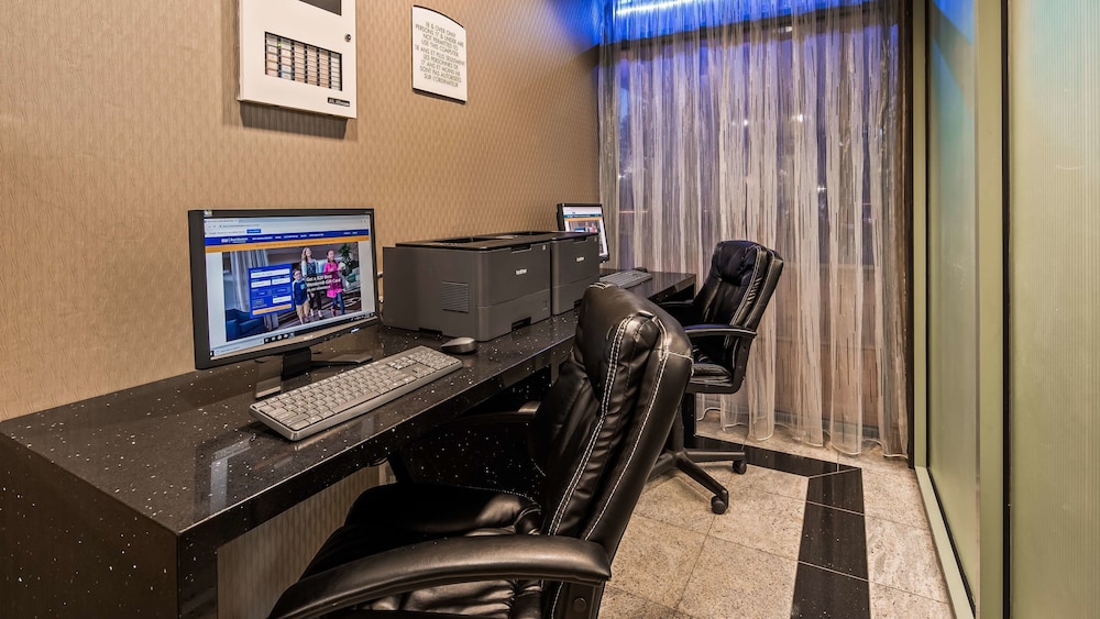 Best Western Plus Travel Hotel Toronto Airport 43/46