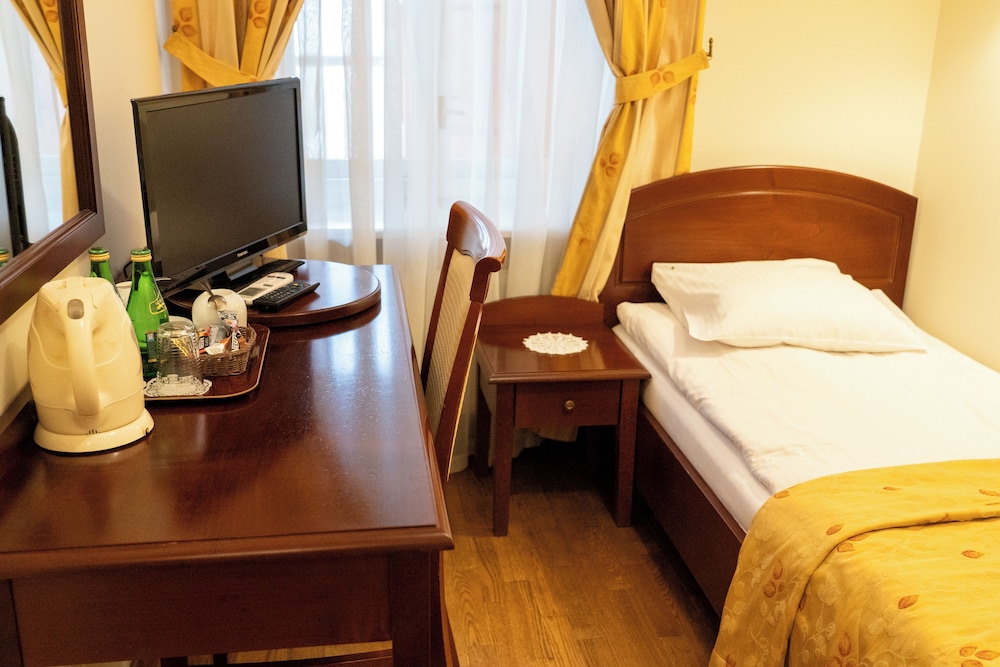 ROOM, TWIN BEDS