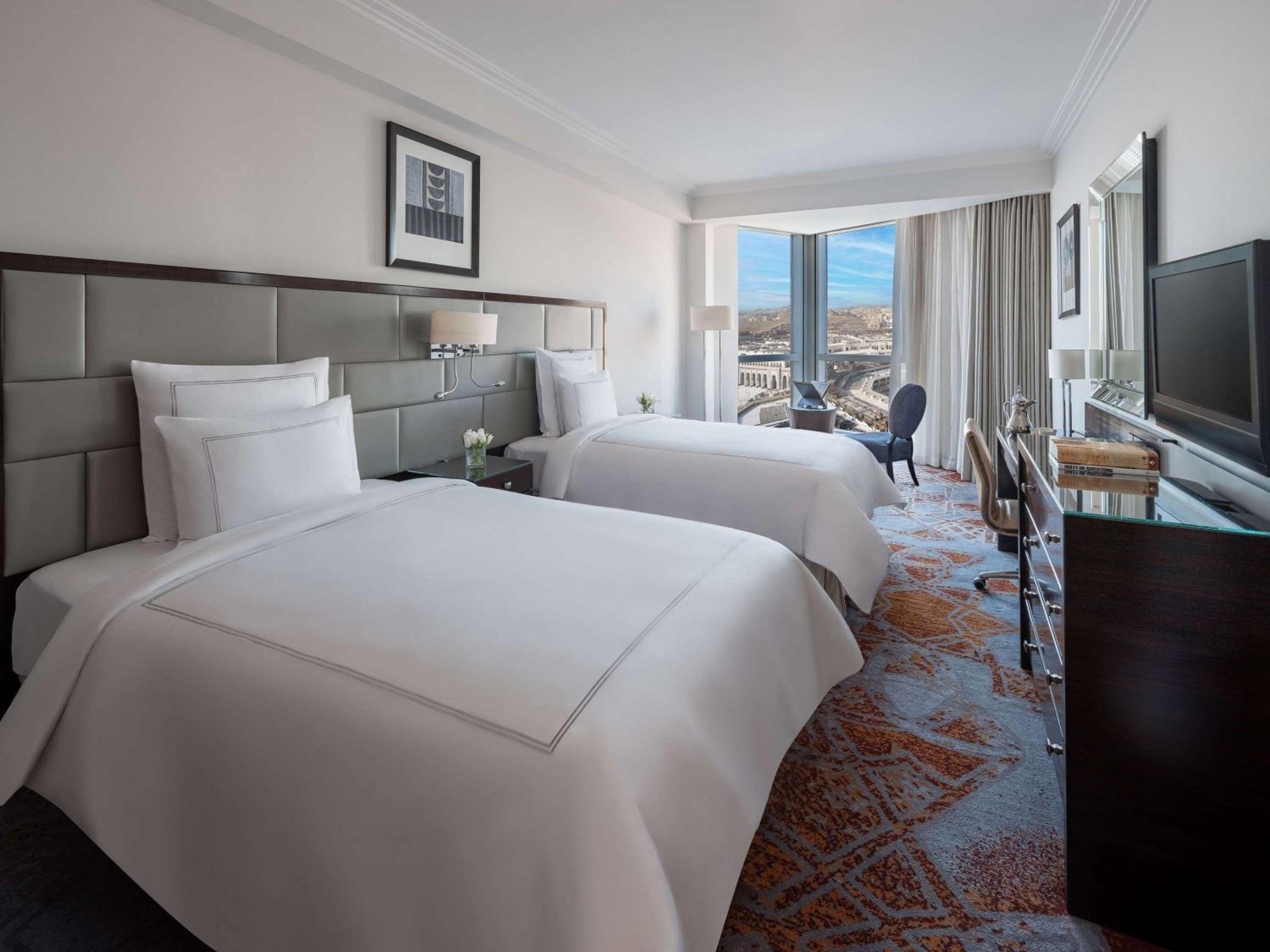 غرفة كلاسيكية بسريرين منفصلين بإطلالة على الكعبة، فندق مكة سويس أوتيل(Swissotel Makkah) 2/7