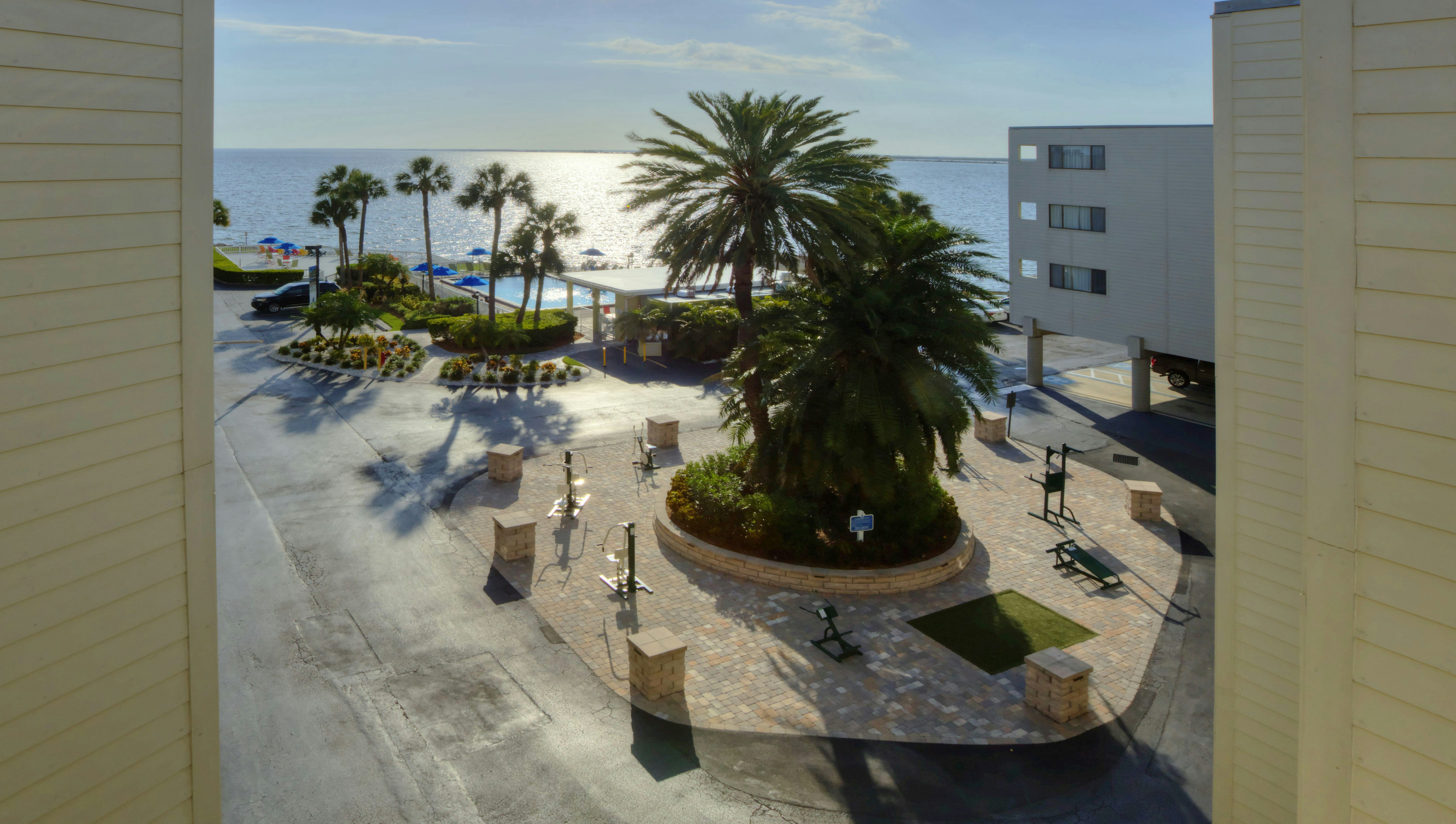 Sailport Waterfront Suites Hotel 20/22