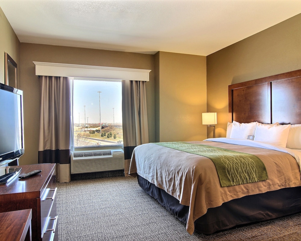 ROOM, KING BED, ACCESSIBLE