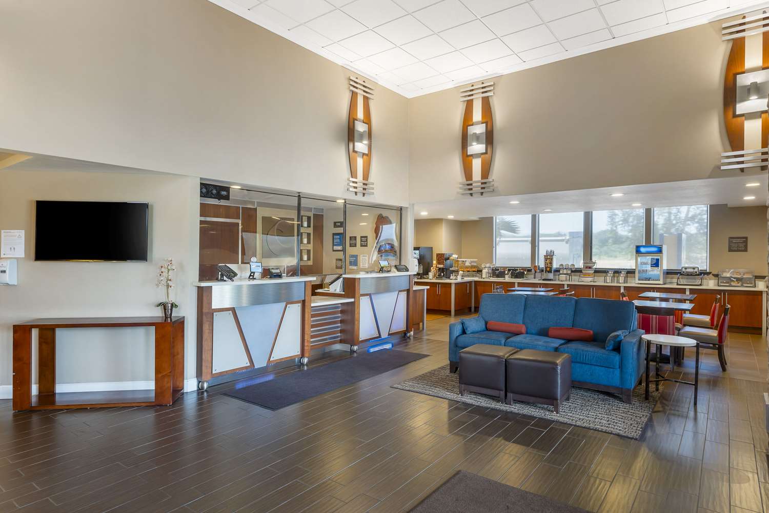 Comfort Inn & Suites Redwood Country 10/13