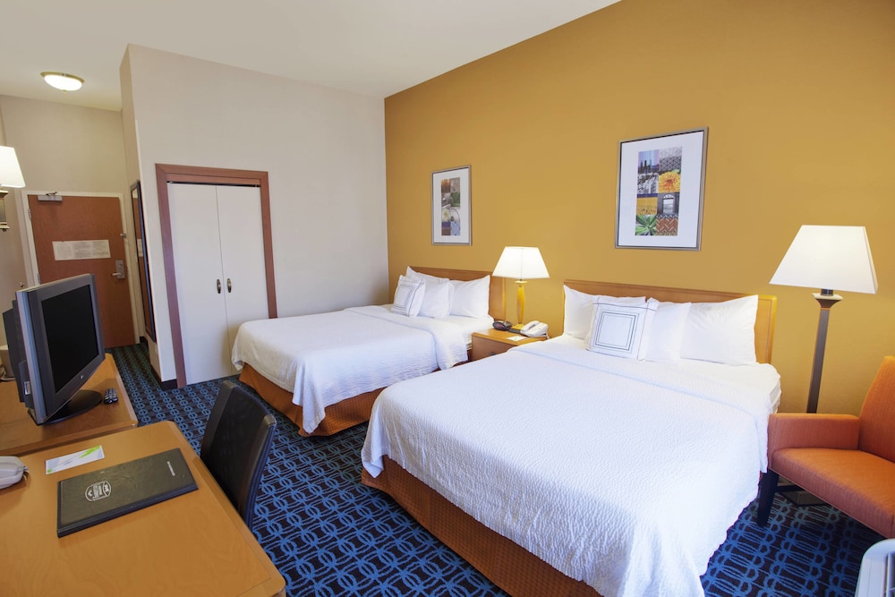 Fairfield Inn & Suites Detroit Metro Airport Romulus 8/22