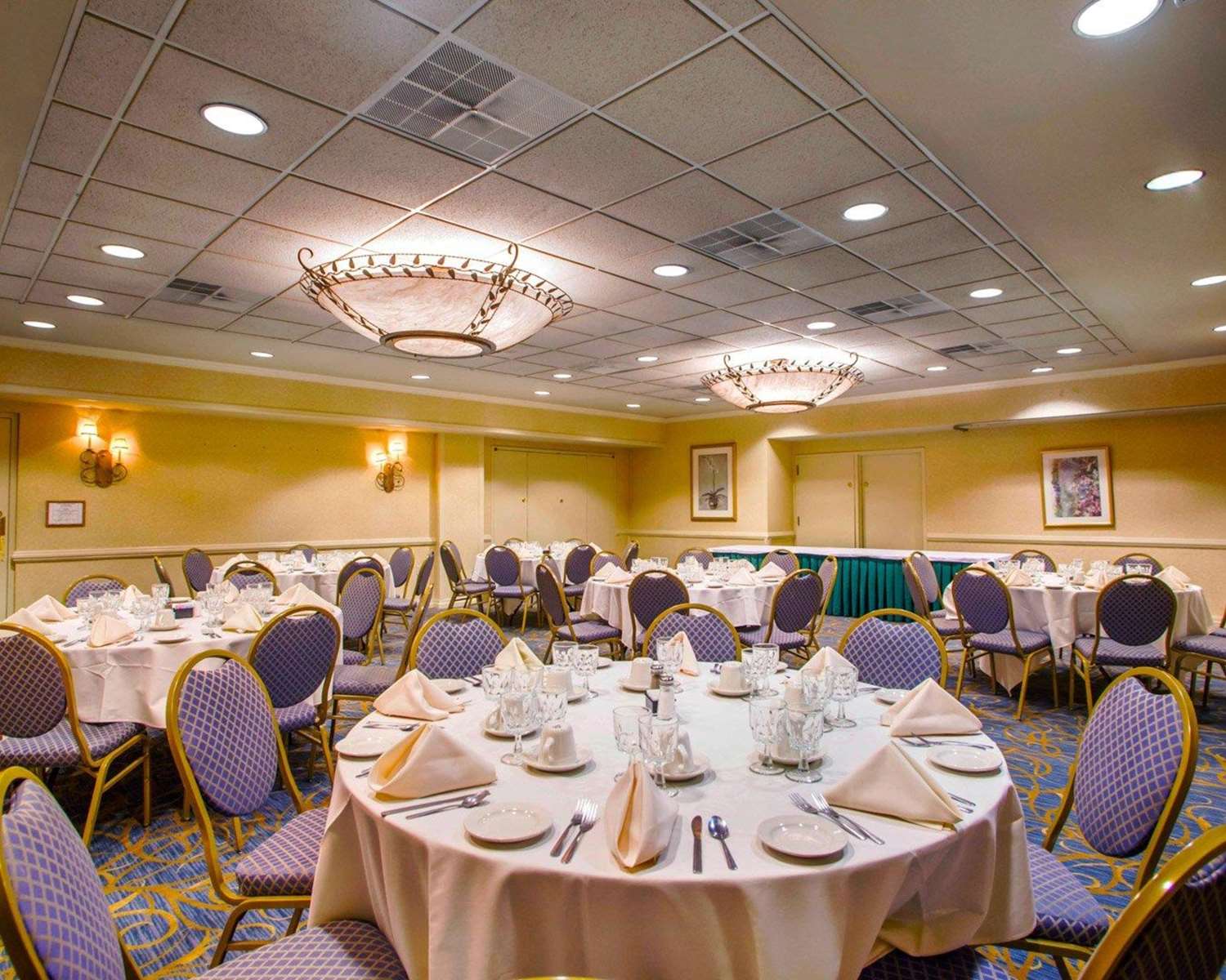 Quality Inn Meadowlands 18/24