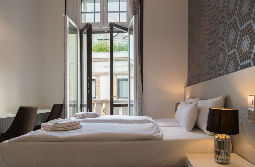 Hotel Mika Downtown 24/32