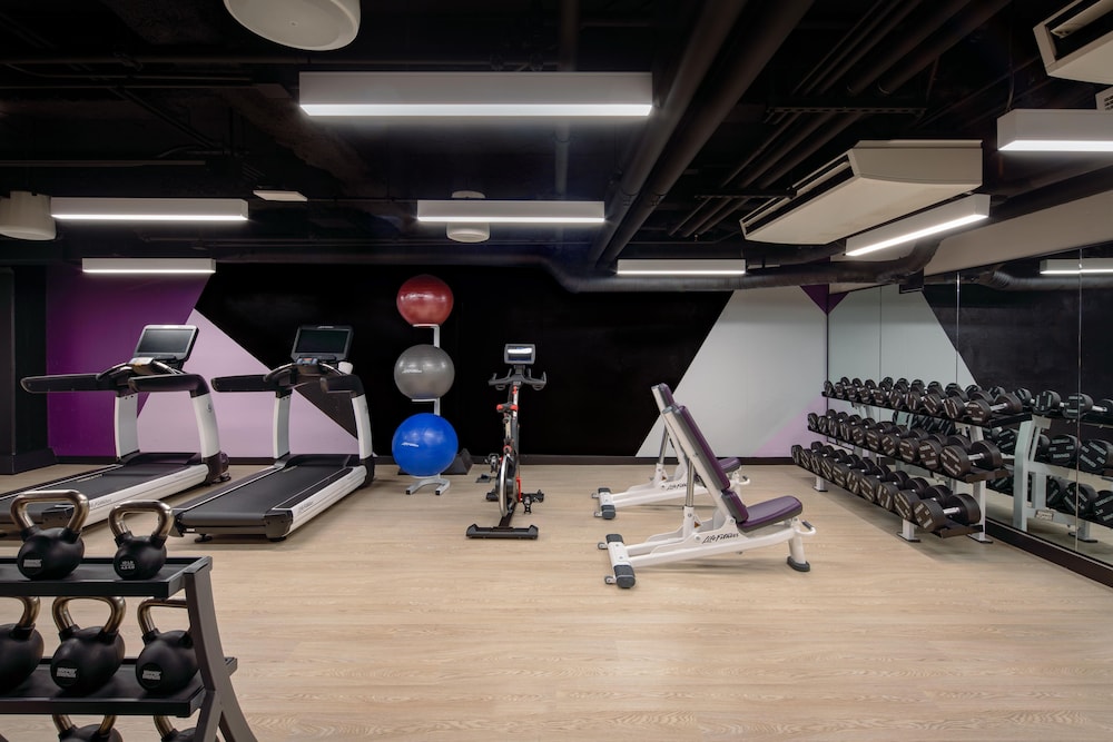 YOTEL San Francisco, Select by Hilton 45/76