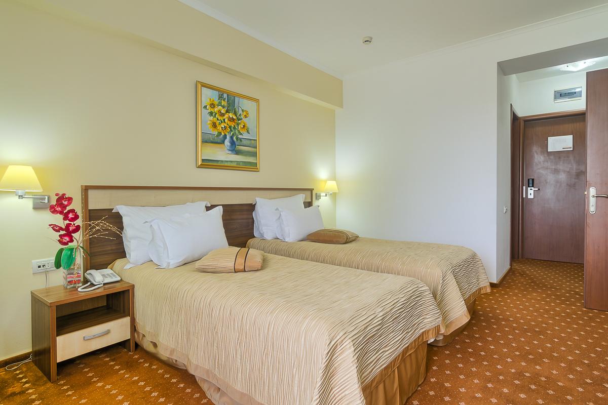 Hotel Saturn 15/45