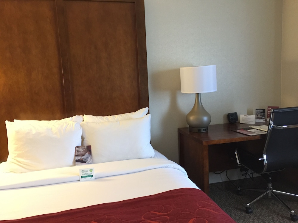 Comfort Suites Near Six Flags Magic Mountain 7/30
