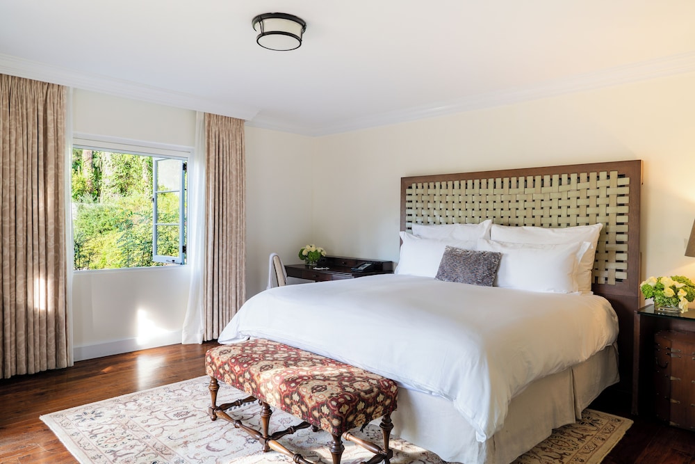 DELUXE, KING BED