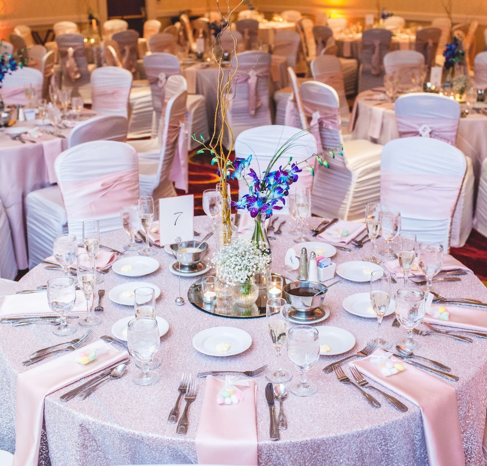 Embassy Suites by Hilton Cleveland Beachwood 44/55