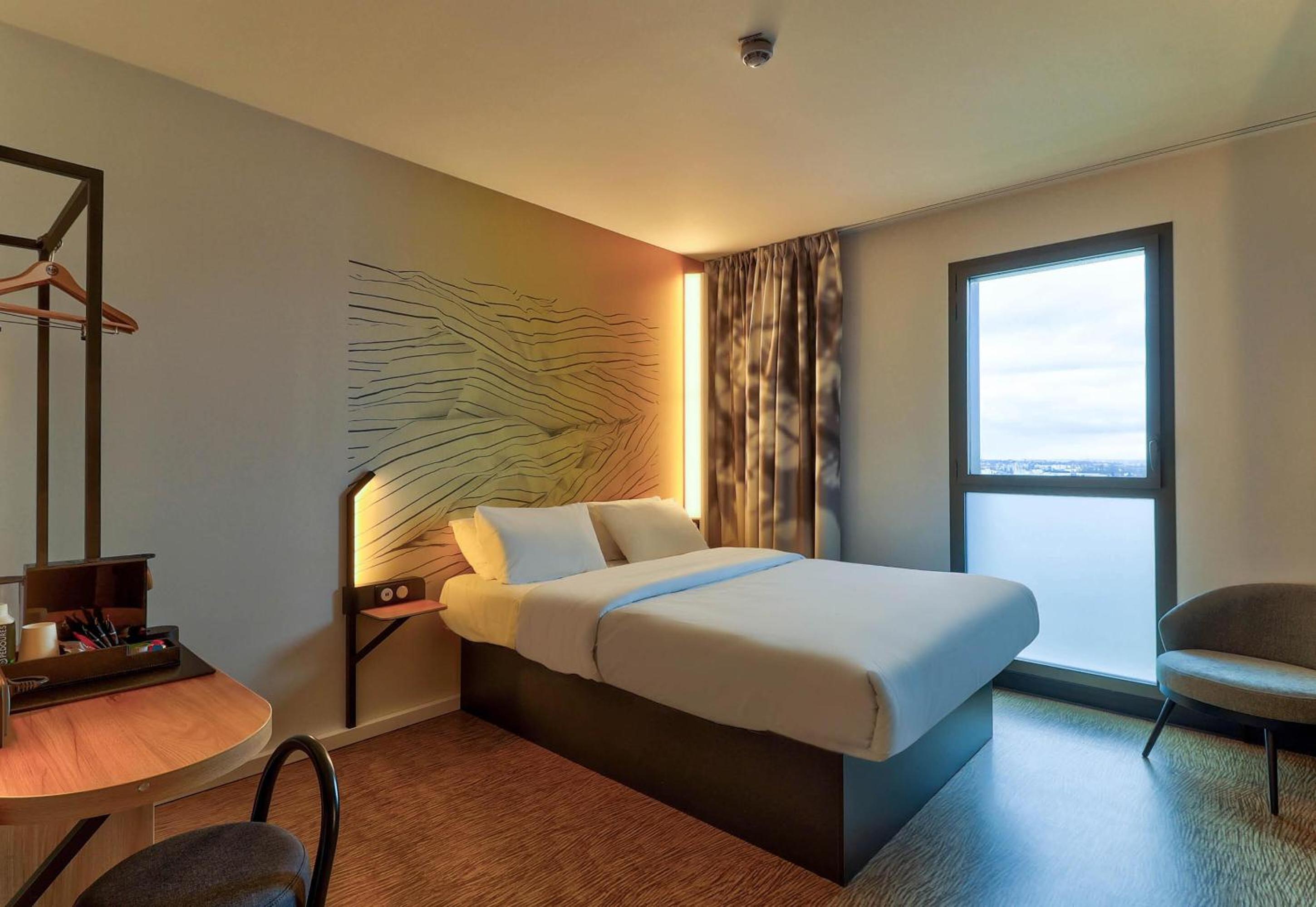 SUPERIOR, DOUBLE BED