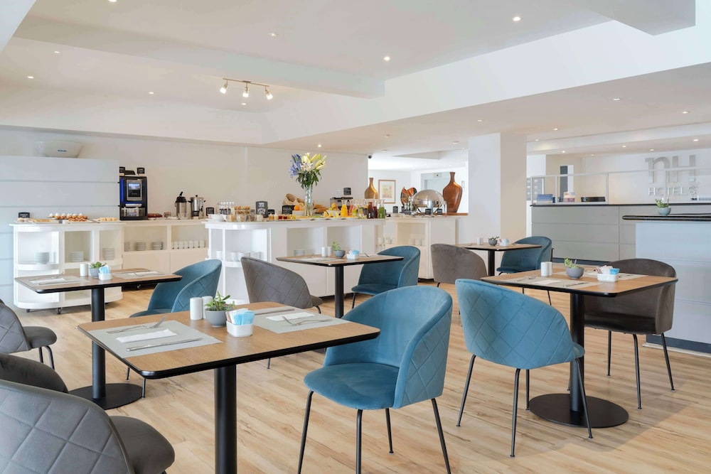 restaurant cafeteria