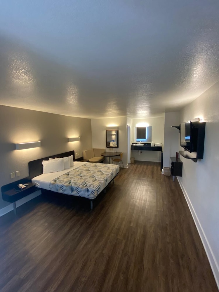 Motel6 Manchester, TN 25/31