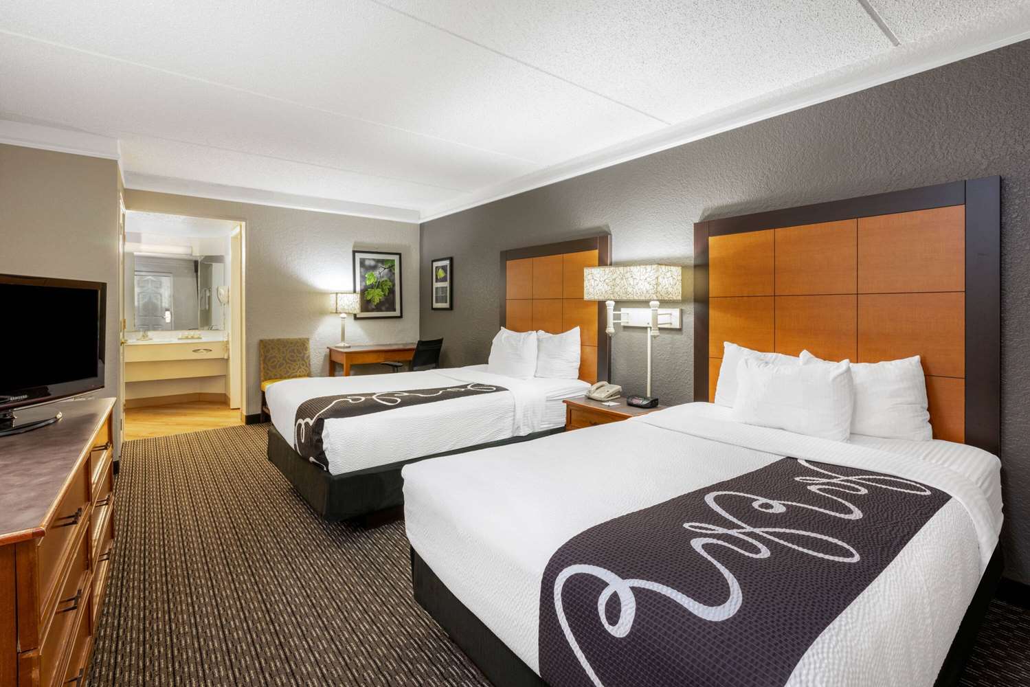 Super 8 by Wyndham The Woodlands North 10/40