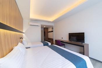 Deluxe, Family, King Bed