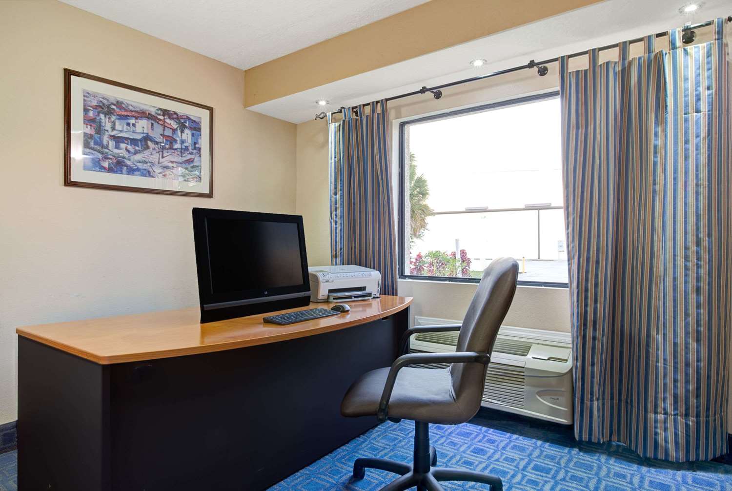 Days Inn & Suites by Wyndham Tampa near Ybor City 5/11
