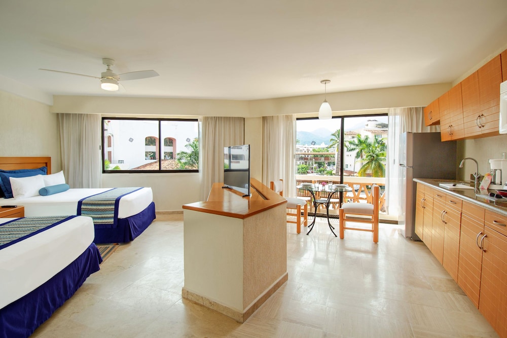 Plaza Pelicanos Grand Beach Resorts 16/65