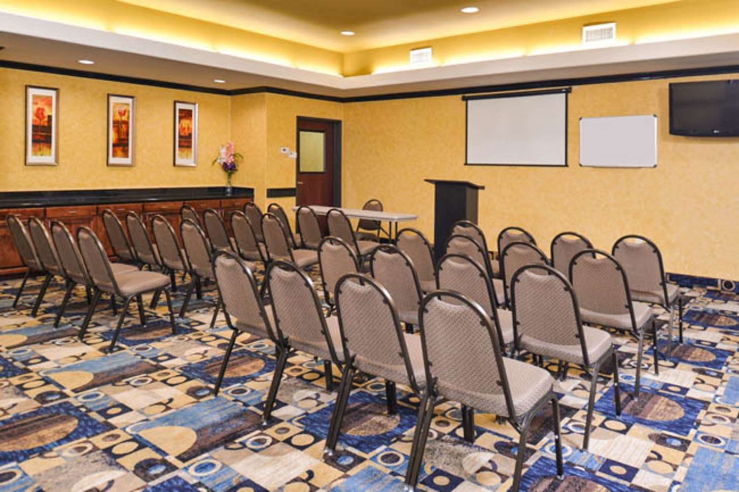 Sleep Inn & Suites Near Downtown North 10/17