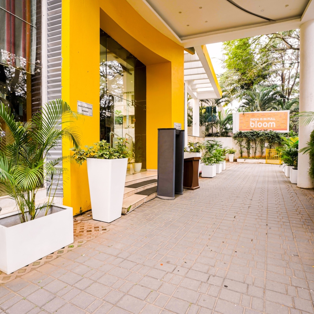 BloomSuites Electronics City (ex. Golden Tulip Hotel Bangalore Electronic City) 38/42