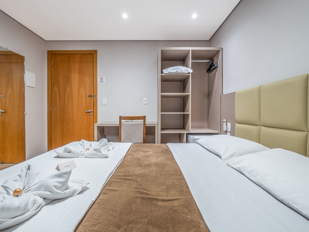 DELUXE, DOUBLE BED