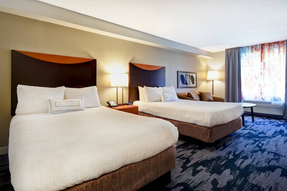 Fairfield Inn Suites by Marriott Atlanta Kennesaw 12/50