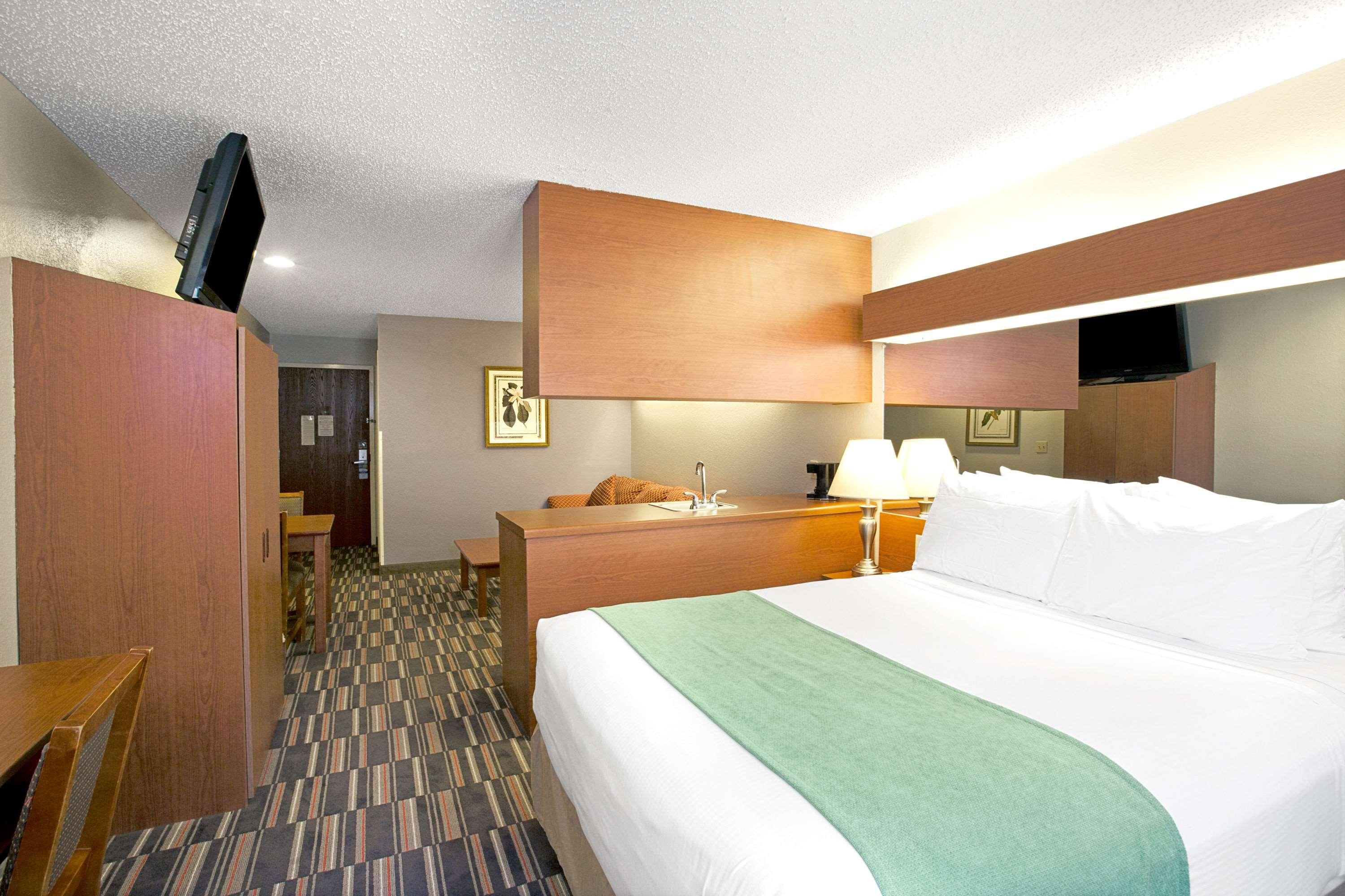 Microtel Inn & Suites by Wyndham Cherokee 7/26