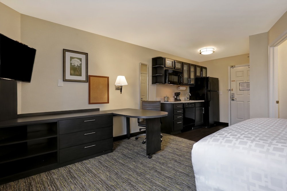 Candlewood Suites Indianapolis - South 13/77