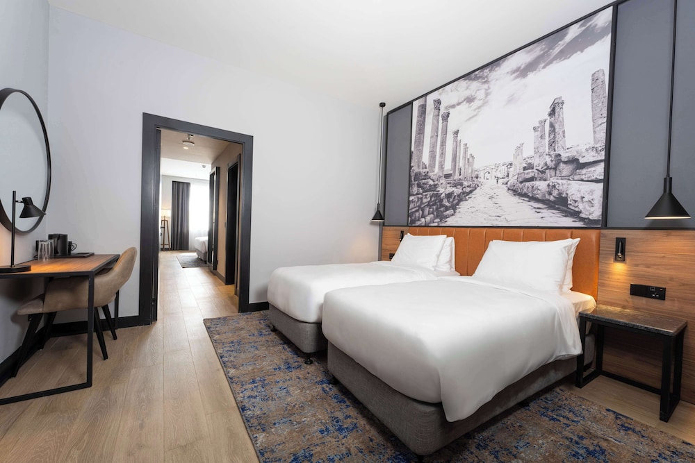 Radisson Blu Hotel Amman, Galleria Mall 18/50