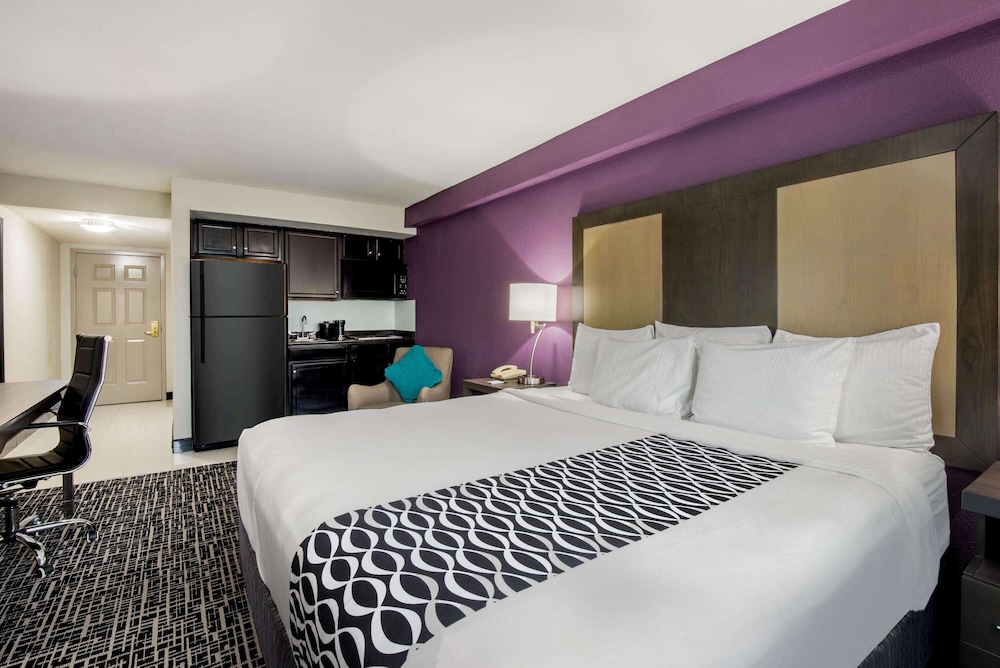 La Quinta Inn by Wyndham West Long Branch 18/43