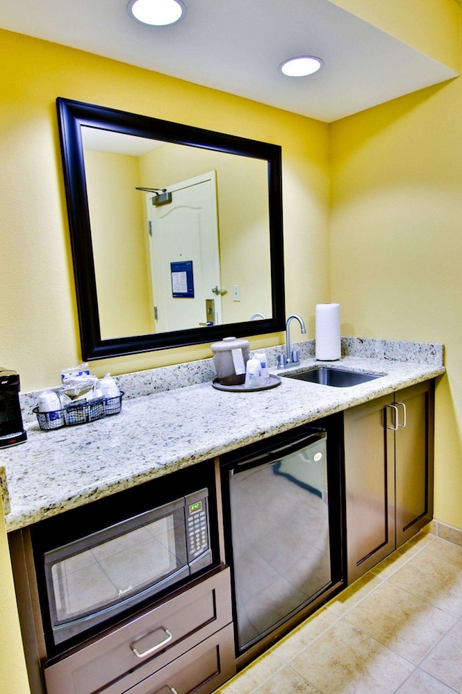 Hampton Inn And Suites Moreno Valley 9/63