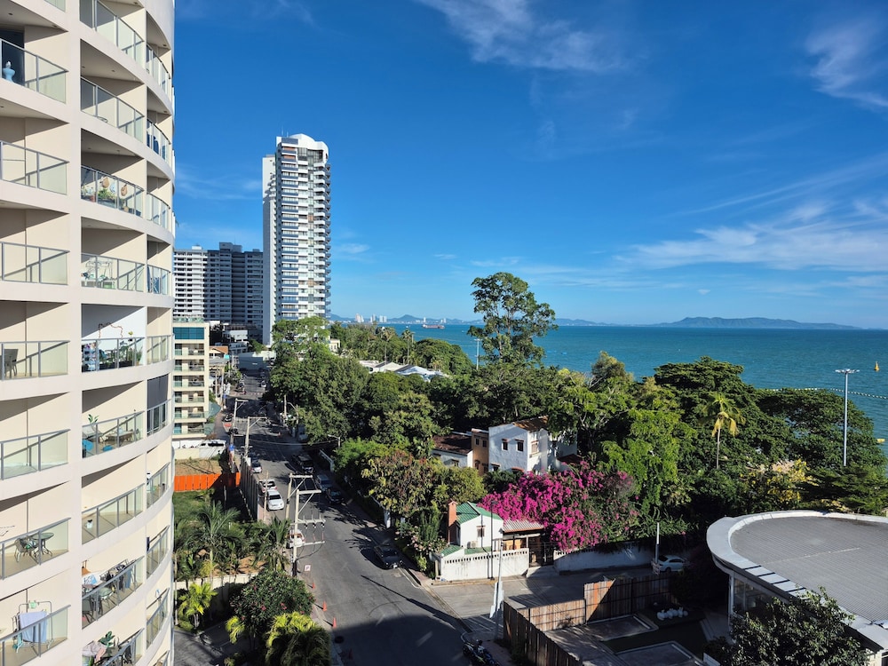 Royal Beach View 68/71