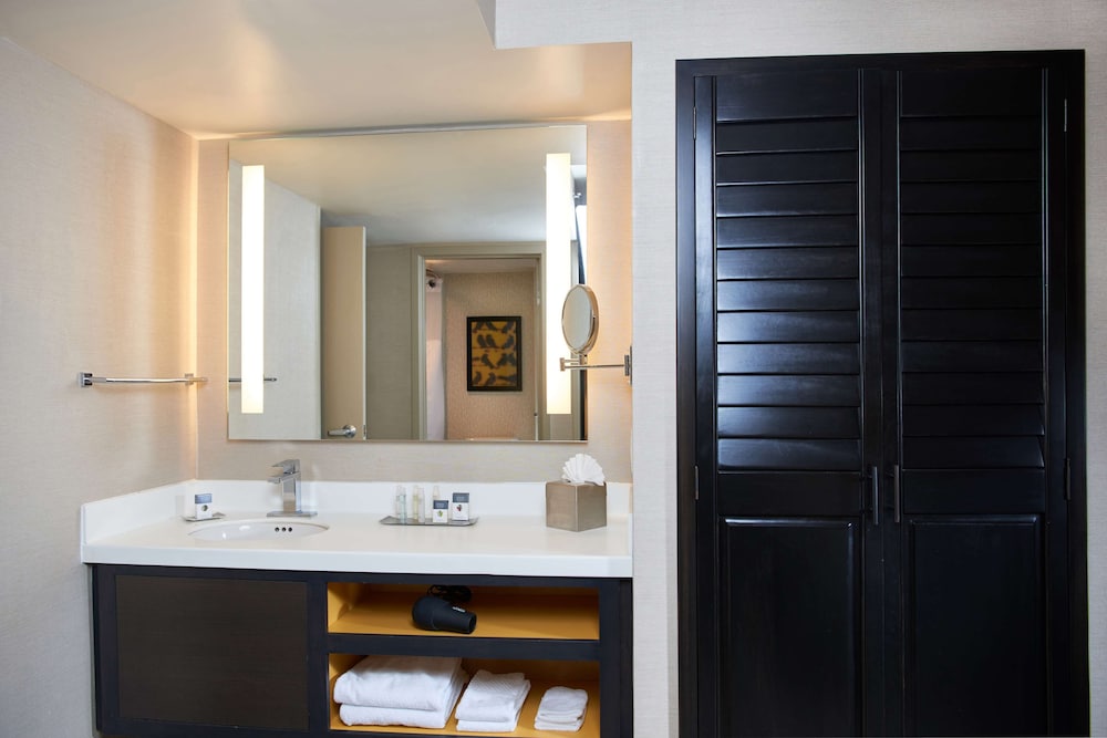 Doubletree By Hilton Fresno Convention Center 20/59