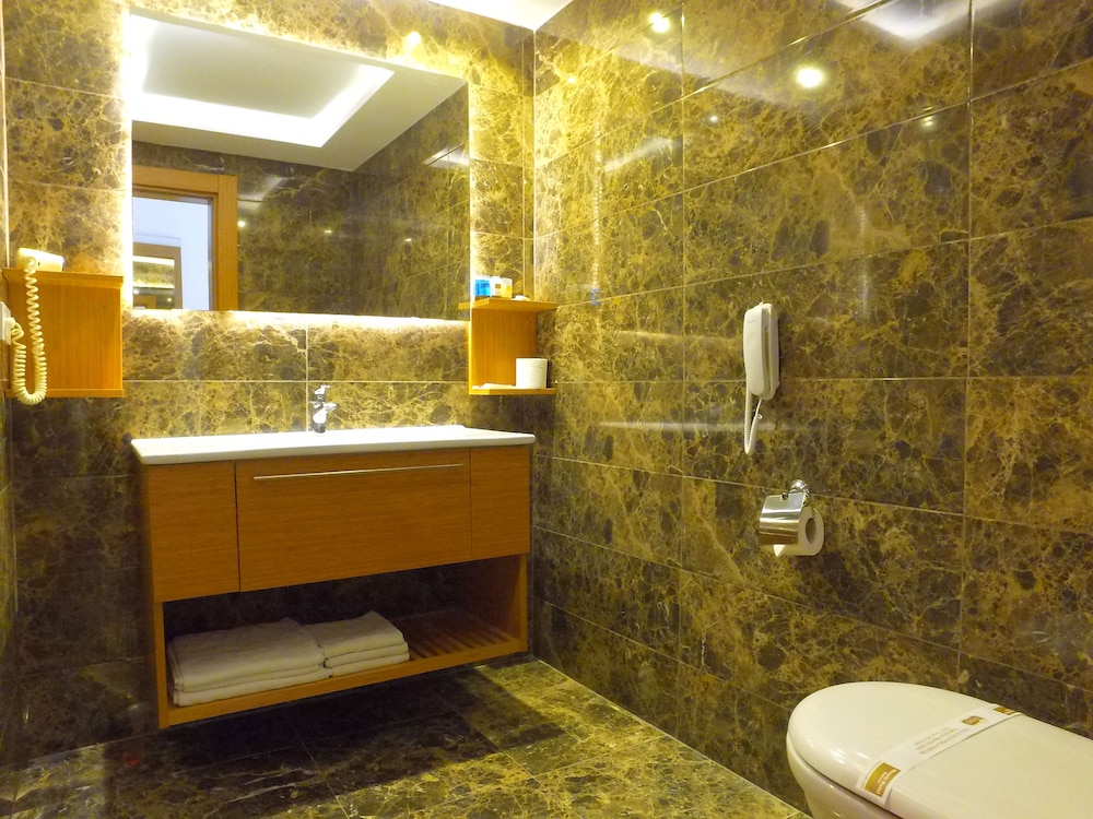Asr-I Ala Hotel 38/41