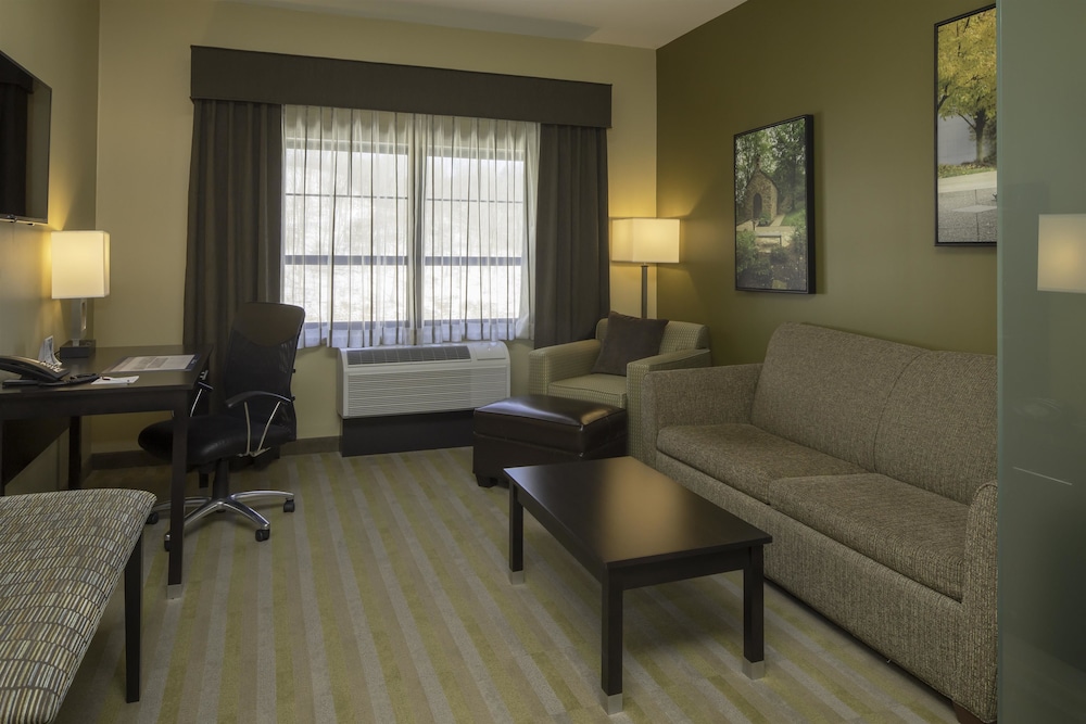 Best Western Plus Franciscan Square Inn and Suites Steubenville 36/47