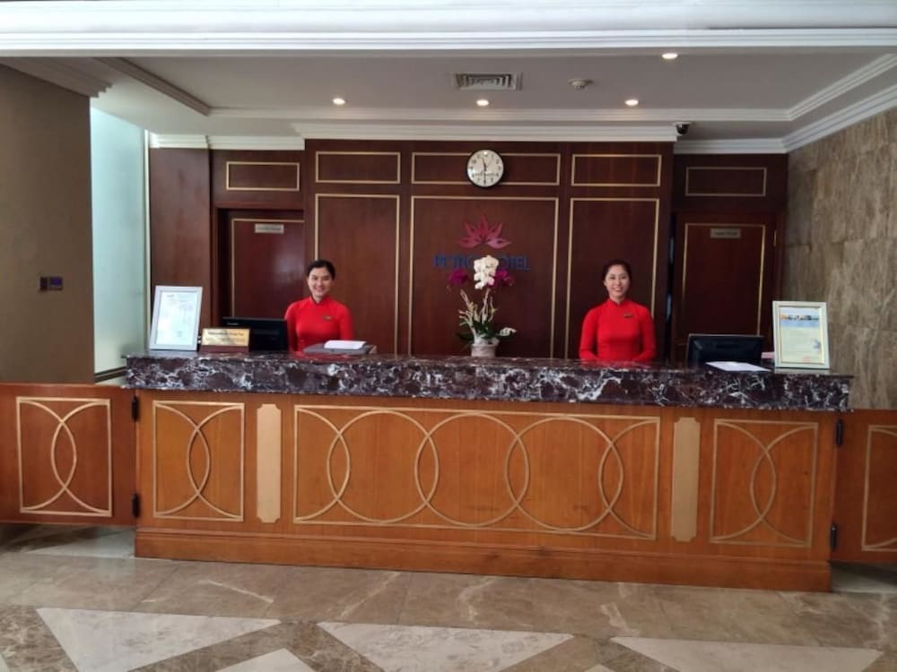 Petro Hotel 6/53