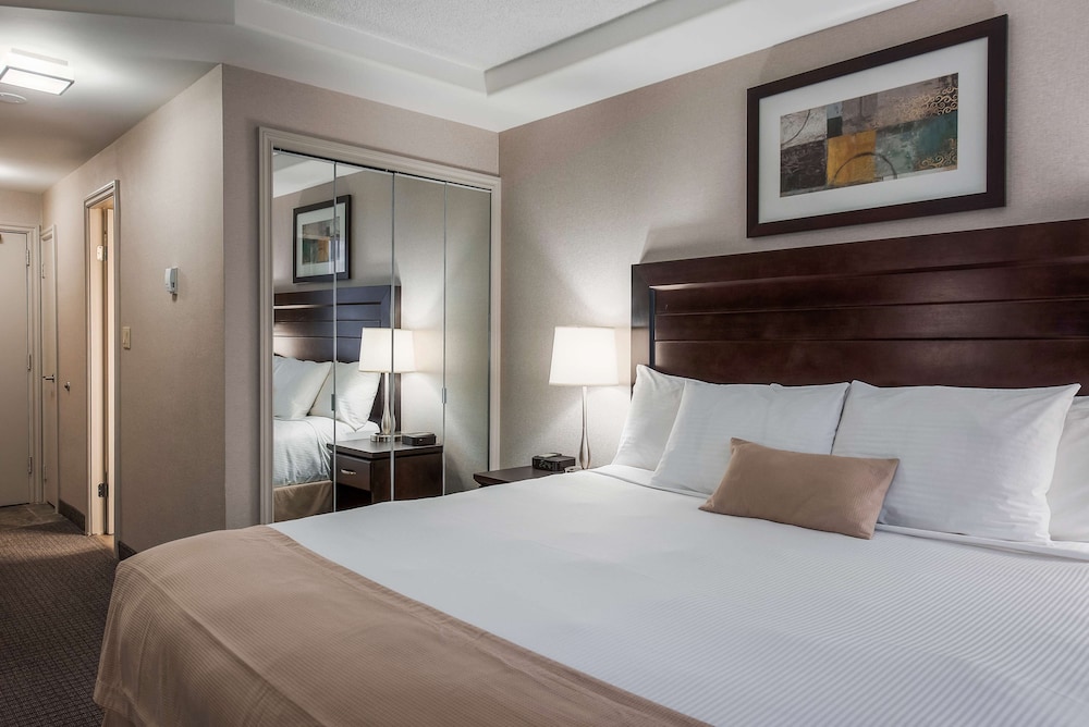 Coast Calgary Downtown Hotel and Suites by APA 12/61