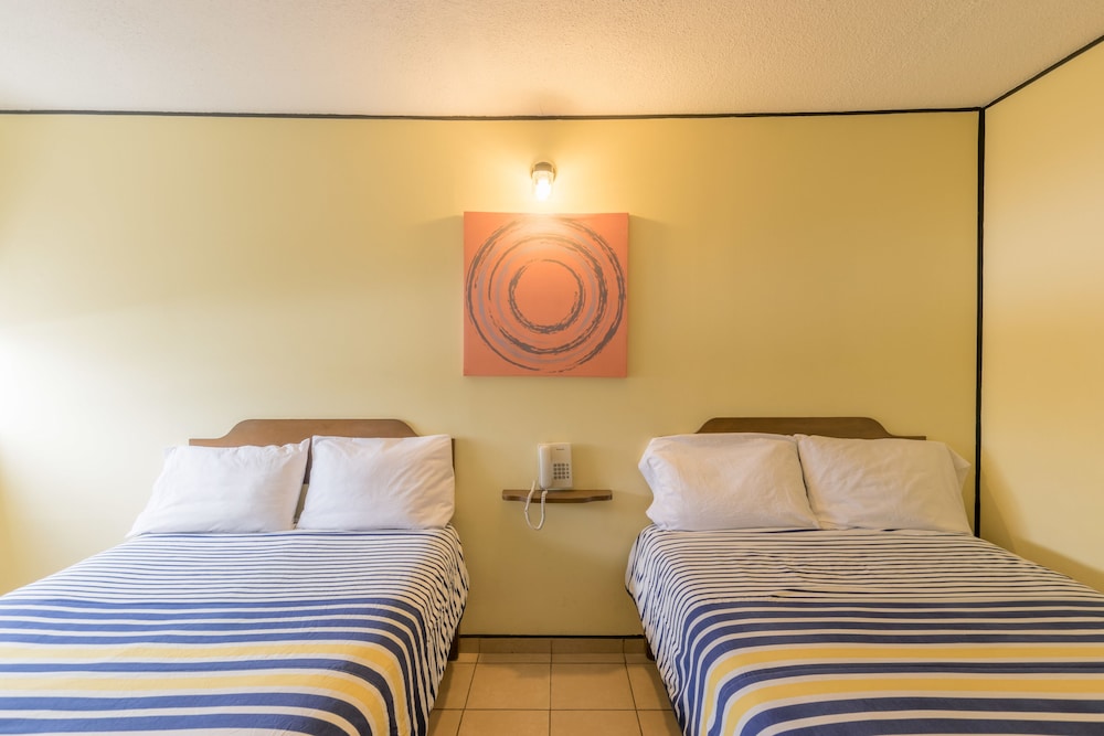 Hotel Mateos 1215 17/42