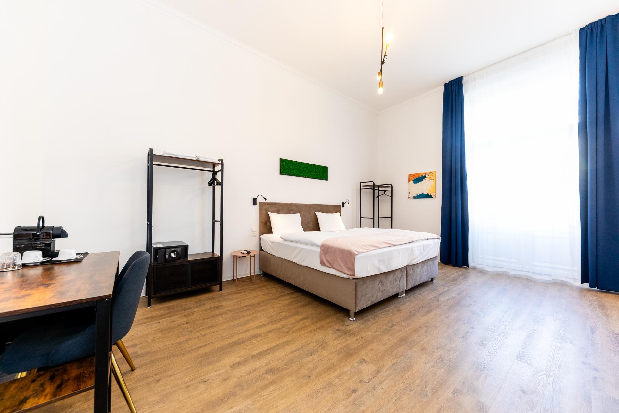 Adagio Downtown Rooms 8/26