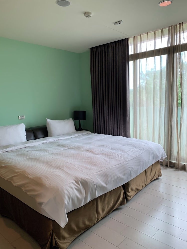 823-Tourist Hotel 27/64