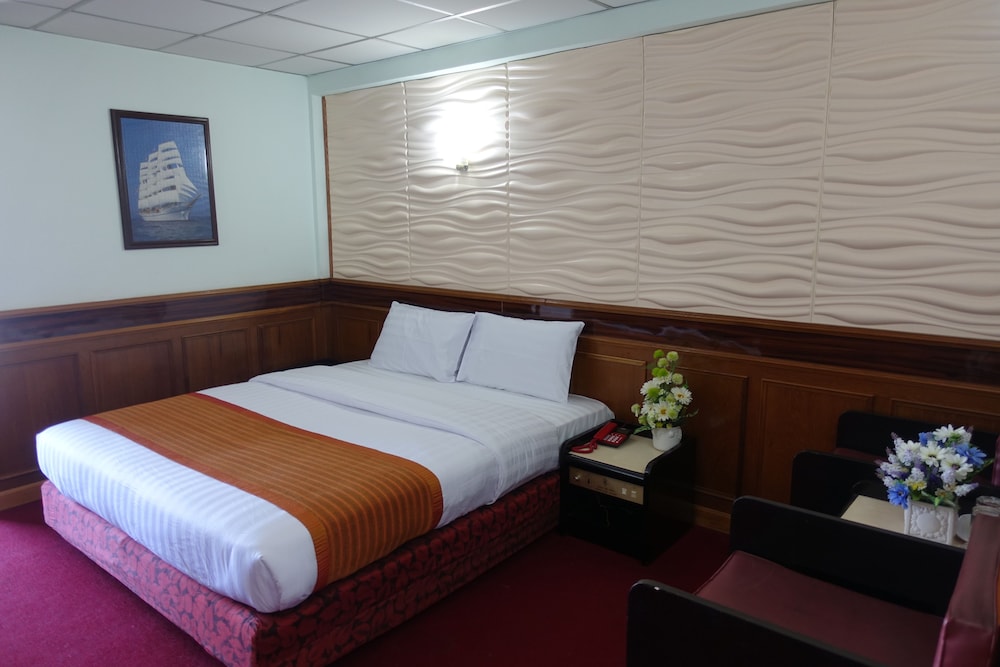 Serene Hotel 12/28