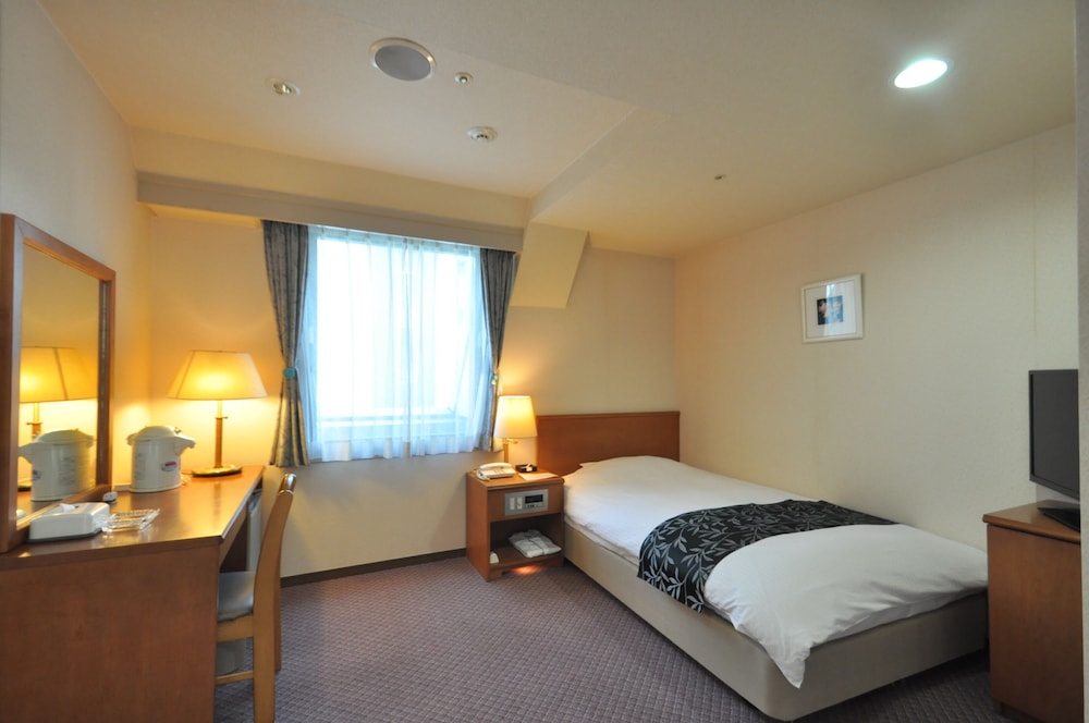 SEMI ROOM, SEMI DOUBLE BED, SMOKING