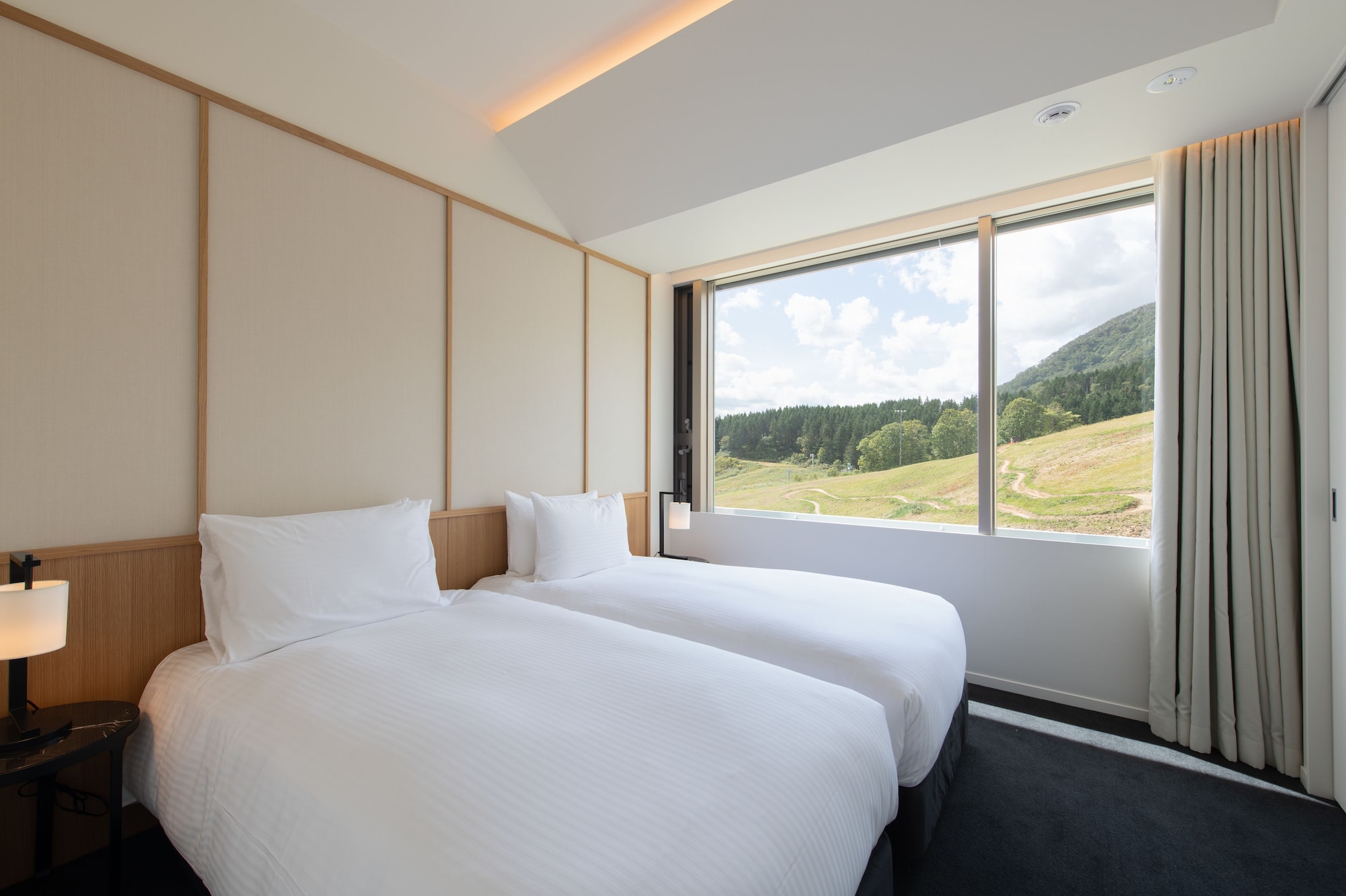 3 BEDROOMS, SUITE