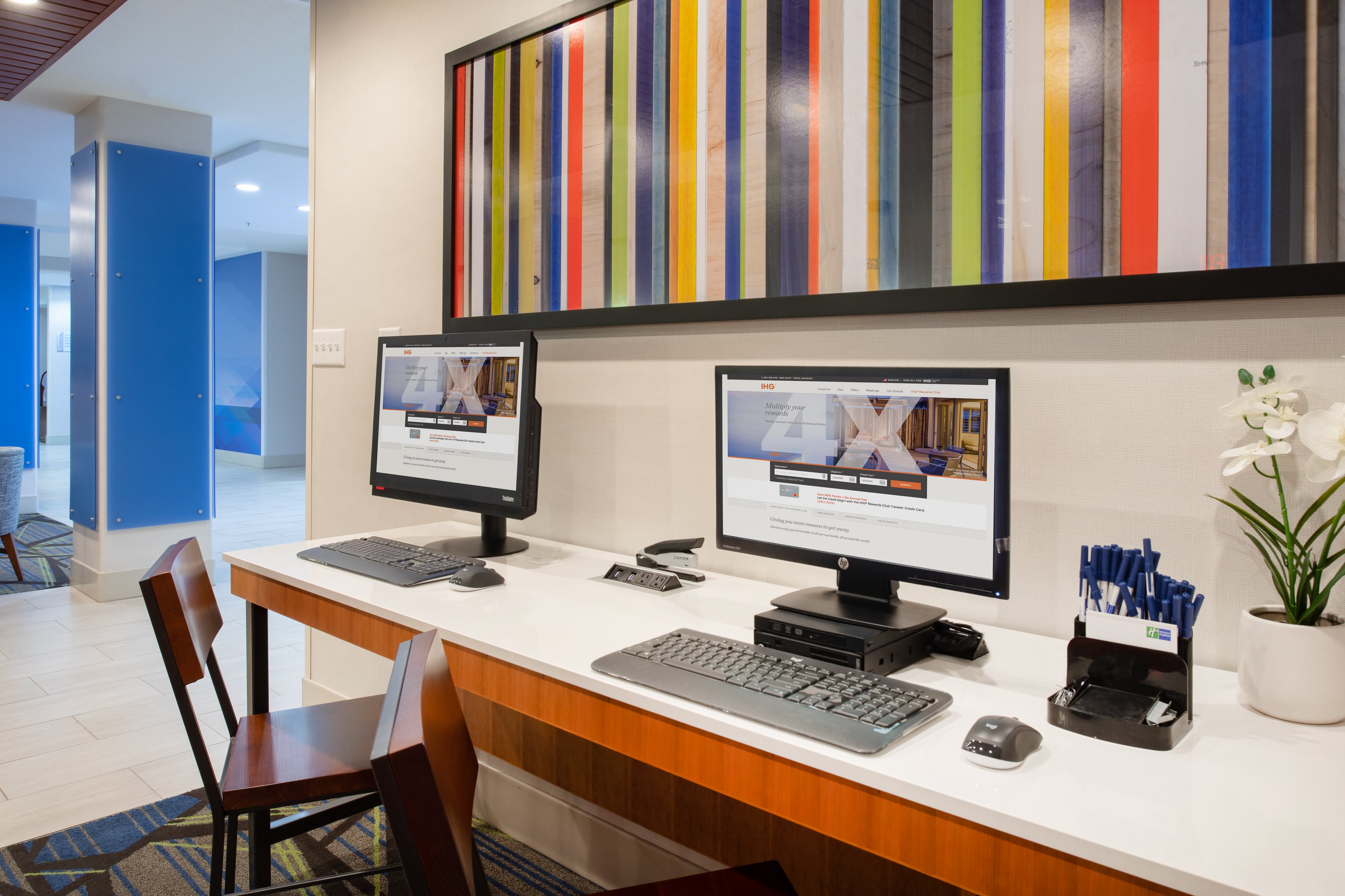 Holiday Inn Express & Suites Phoenix - Glendale Sports Dist 54/63