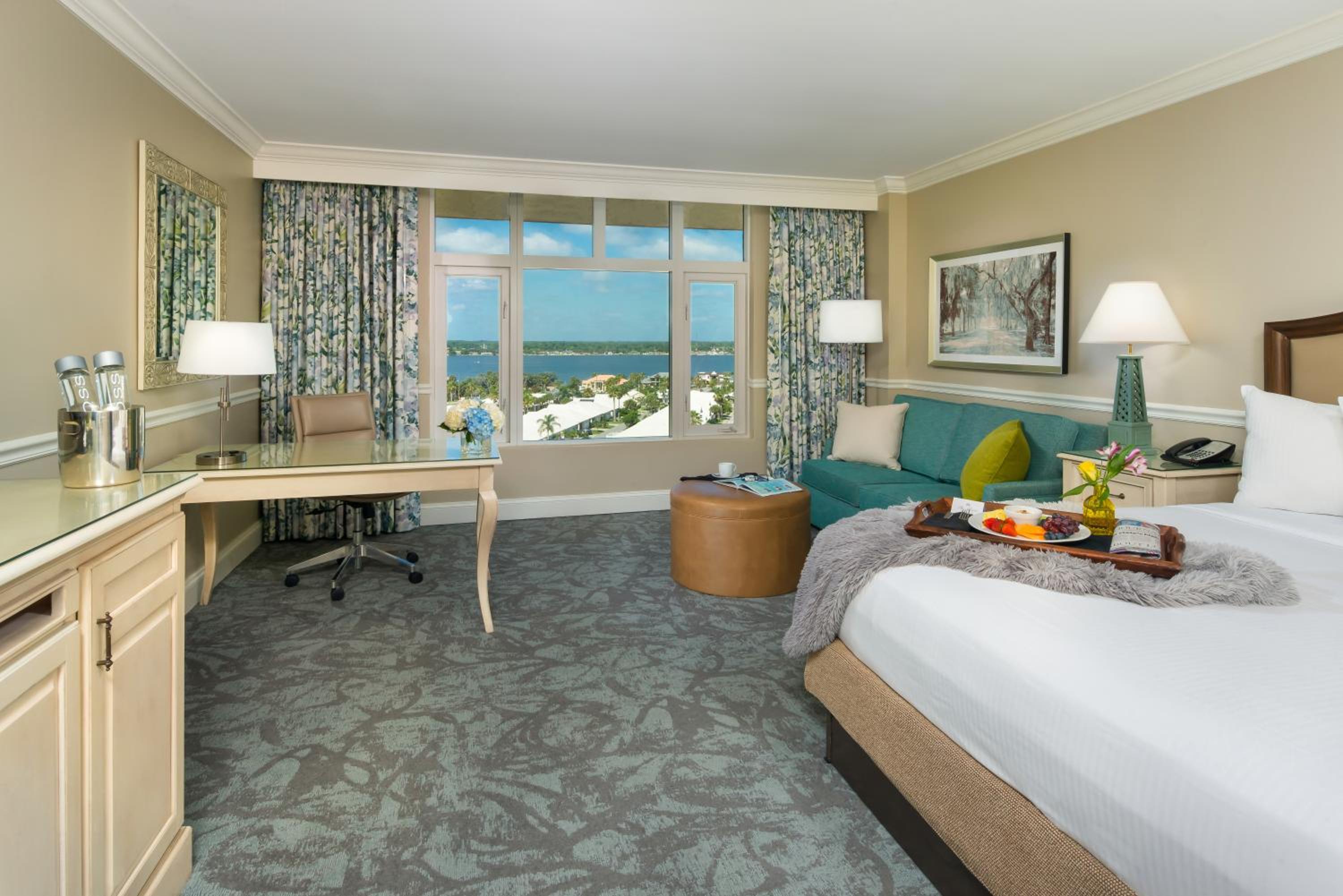 Shores, Guest Room, King Bed